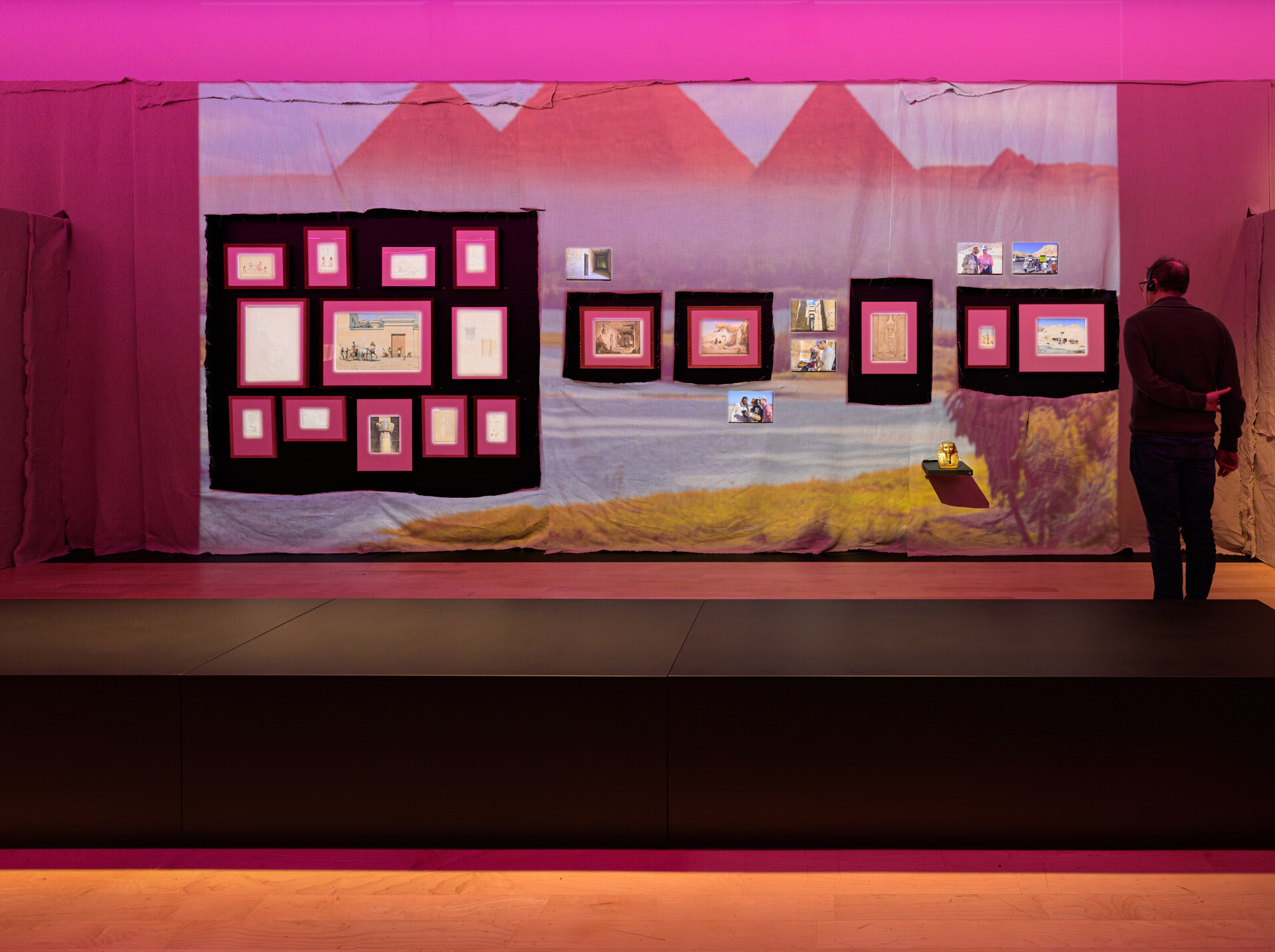 W765_3198035-tentoonstelling-YallaYalla-